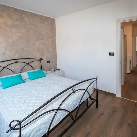 S. Antonio Lägenhet Lezzeno